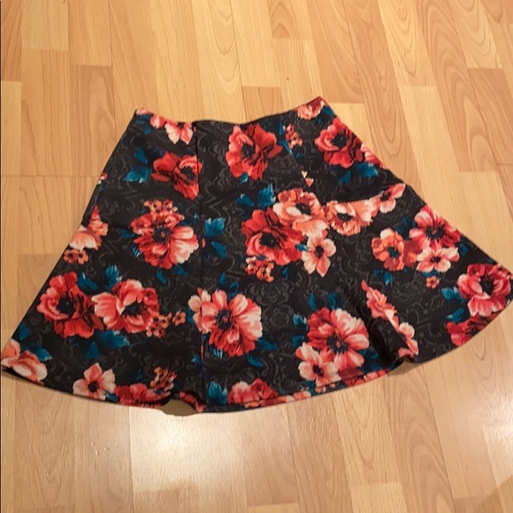 HOLISTER Flower Print Scuba Mini Skirt - Picture 3 of 6